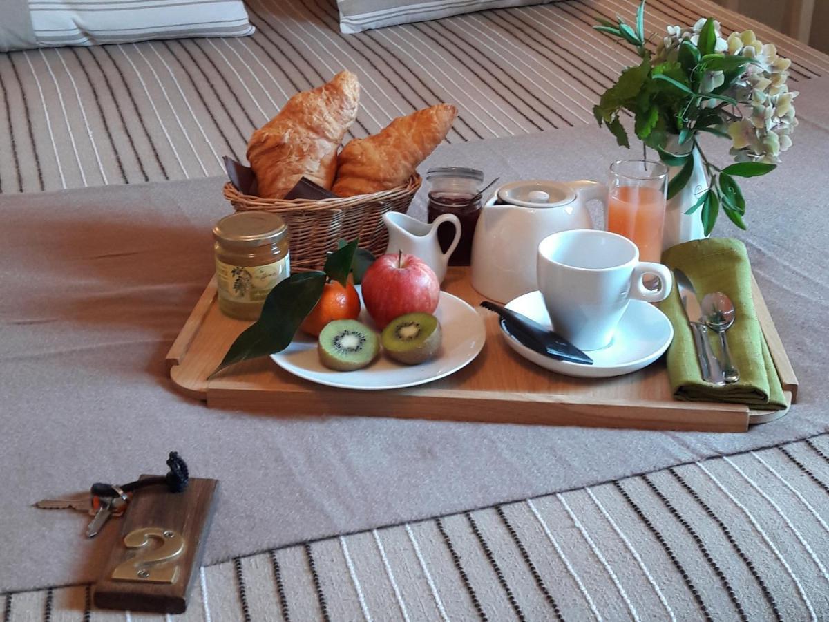 Logis Hotel Restaurant La Barguillere Saint-Pierre-de-Rivière 외부 사진