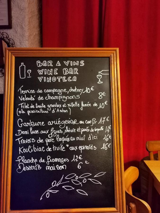 Logis Hotel Restaurant La Barguillere Saint-Pierre-de-Rivière 외부 사진
