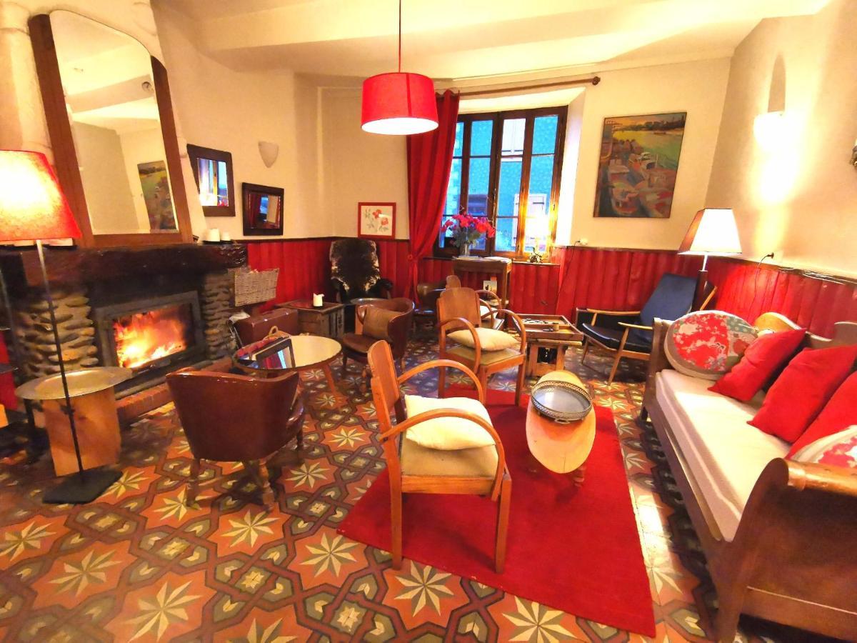 Logis Hotel Restaurant La Barguillere Saint-Pierre-de-Rivière 외부 사진
