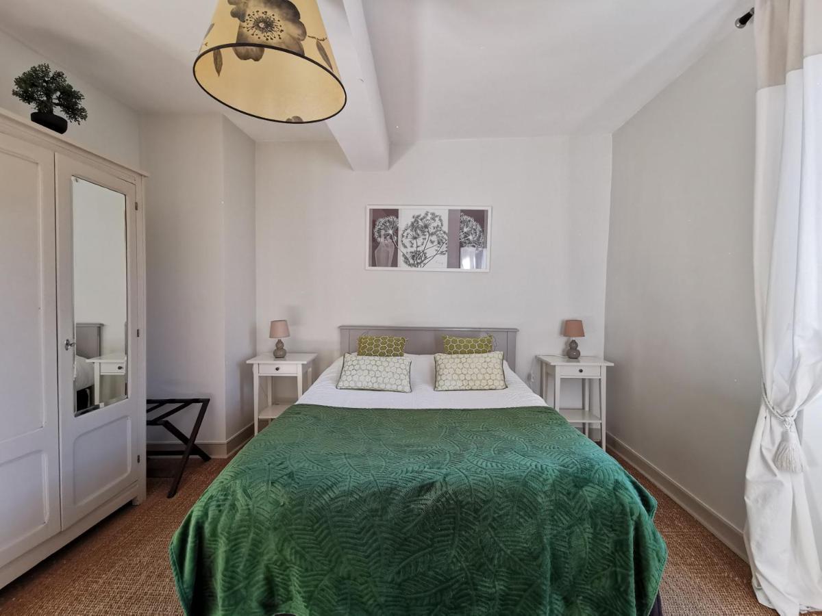 Logis Hotel Restaurant La Barguillere Saint-Pierre-de-Rivière 외부 사진