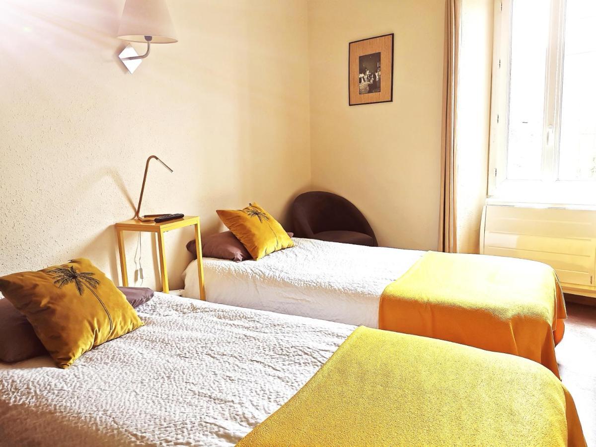 Logis Hotel Restaurant La Barguillere Saint-Pierre-de-Rivière 외부 사진