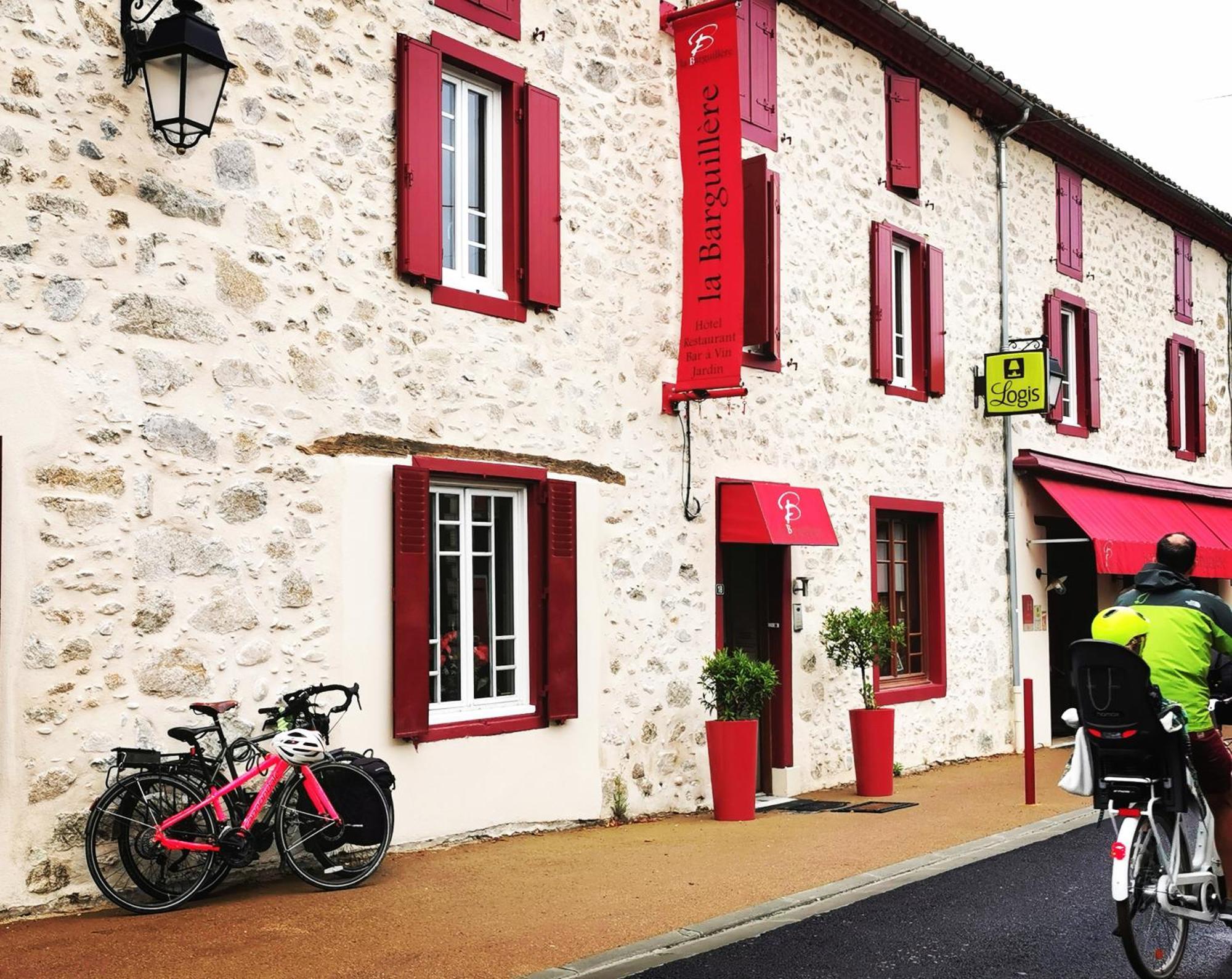 Logis Hotel Restaurant La Barguillere Saint-Pierre-de-Rivière 외부 사진