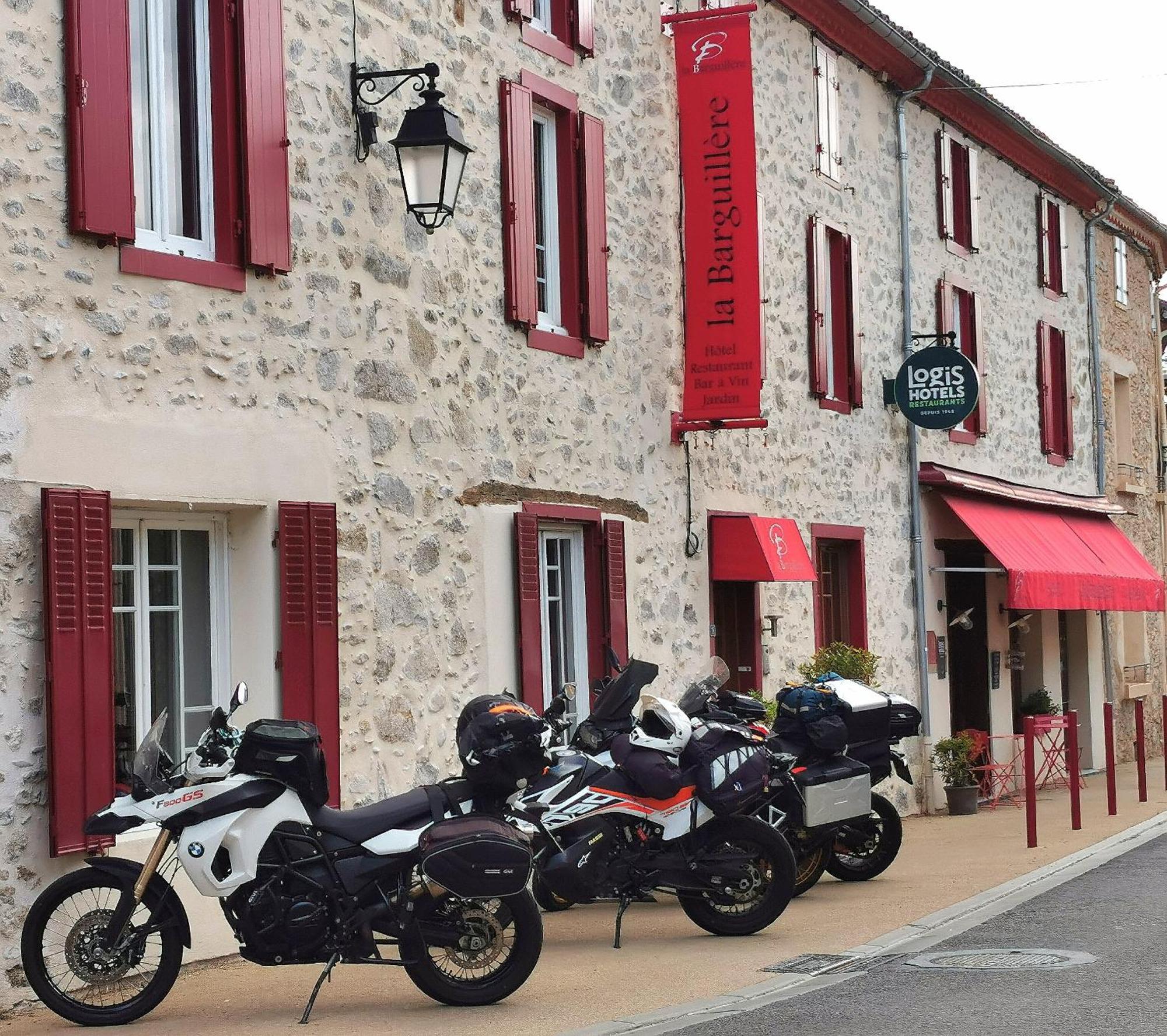 Logis Hotel Restaurant La Barguillere Saint-Pierre-de-Rivière 외부 사진