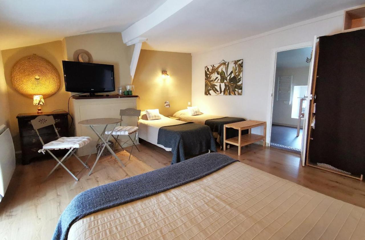 Logis Hotel Restaurant La Barguillere Saint-Pierre-de-Rivière 외부 사진